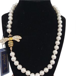 🔹️Piper K🔹 Gorgeous White Glass Pearl And Glass Stone 21" Necklace Bee Charm